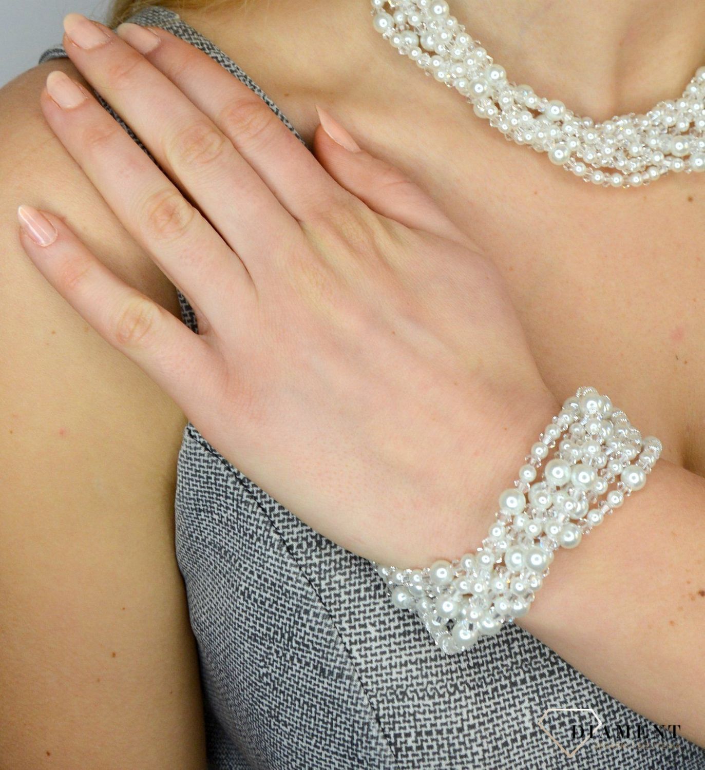 Bransoleta z kamieniami Swarovskiego i perłami syntetycznymi BR 624  Bransoleta Swarovski element w kolorze jasnego brązu, wykonana ze srebra próby 925 oraz ekskluzywnych kryształów Swarovski® cryst (3).JPG